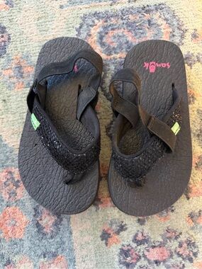 Sanuk Kids Black Glitter Strap Flip Flops with Green Accents